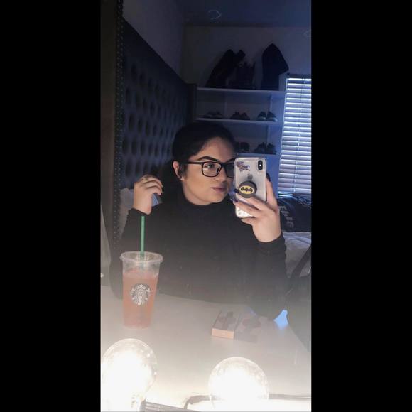 Meet your Posher, Jennifer - Picture 1 of 1